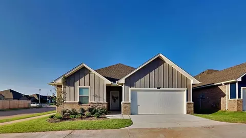 7020 Labelle Dr, Warr Acres, OK 73132