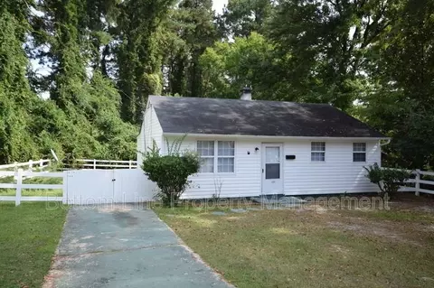 1261 Thelbert Dr, Fayetteville, NC 28301
