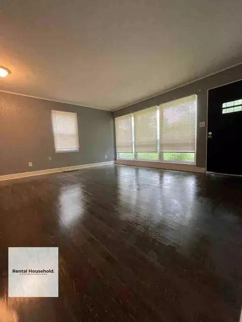 10400 Saratoga St, Oak Park, MI 48237