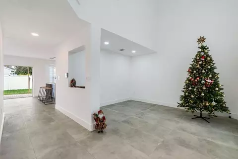 20541 SW 2nd St, Pembroke Pines, FL 33029