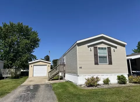 42 Swan Ln, Beecher, IL 60401