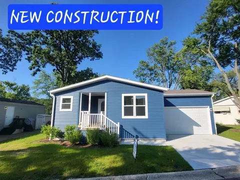 221 Little Peninsula Rd, Elgin, IL 60123