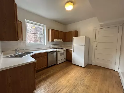 1216 W Addison St #2F, Chicago, IL 60613