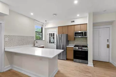 4636 N Hamilton Ave #2F, Chicago, IL 60625