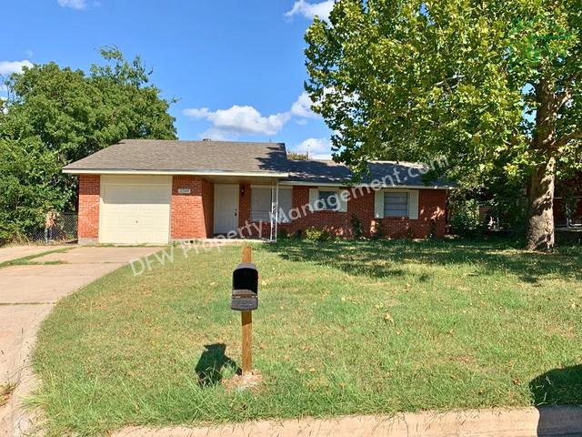 2709 NW Hilltop Dr, Lawton, OK 73507