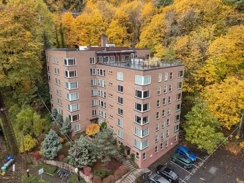 1205 SW Cardinell Dr #102, Portland, OR 97201