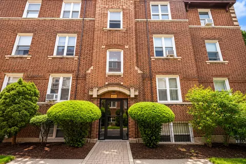 652 W Oakdale Ave #1N, Chicago, IL 60657