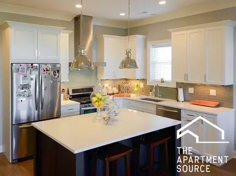 1241 W Oakdale Ave #3W, Chicago, IL 60657