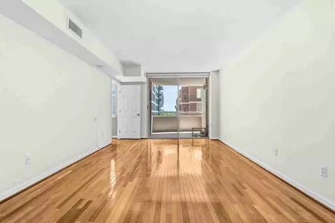 11990 Market St #DE421951WT, Reston, VA 20190