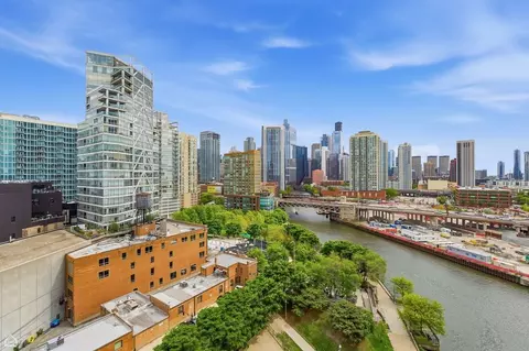 700 N Larrabee St #1013, Chicago, IL 60654