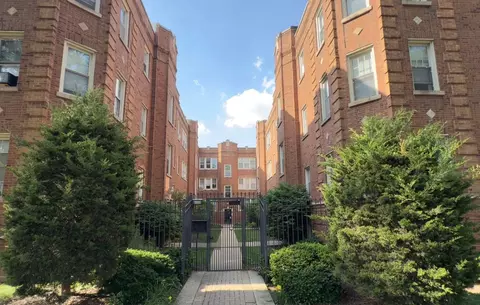 4852 W Wrightwood Ave #E3, Chicago, IL 60639