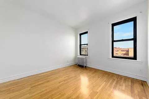32-40 93rd St #D17, New York, NY 11369