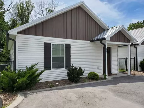 200 Cane Creek Ln, Jackson, MO 63755
