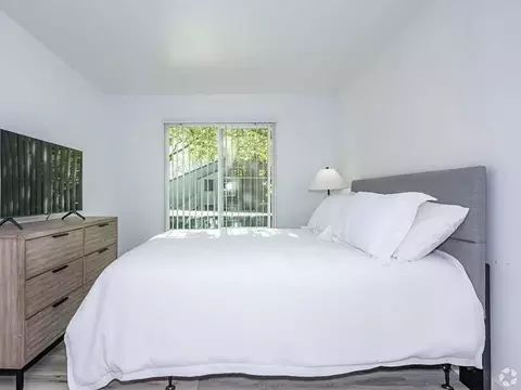 100 Larissa Ln, Vallejo, CA 94590