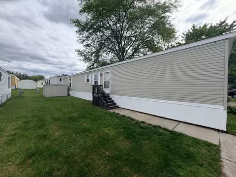 831 N Pontiac Trl #108, Walled Lake, MI 48390