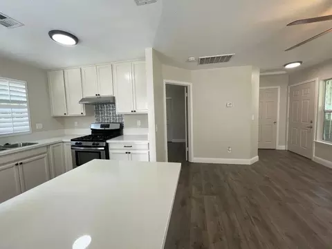 1824 T St #D, Sacramento, CA 95811