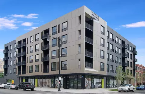 948 W Sunnyside Ave #210, Chicago, IL 60640