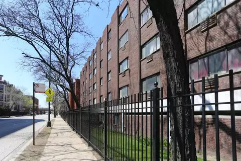 1040 W Hollywood Ave #323, Chicago, IL 60660