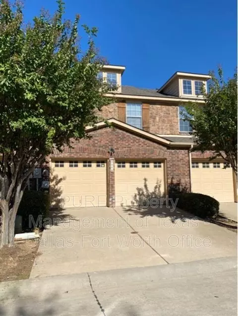 2734 Hyde Park Dr, Grand Prairie, TX 75050