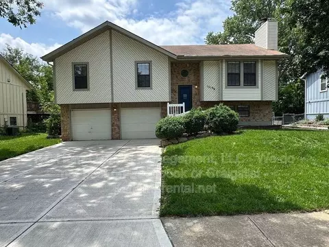 12196 S Blackfoot Dr, Olathe, KS 66062
