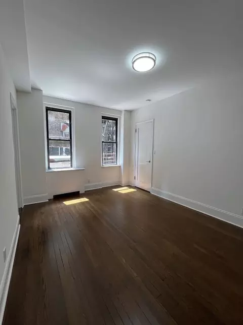 140 E 46th St #2B, New York, NY 10017