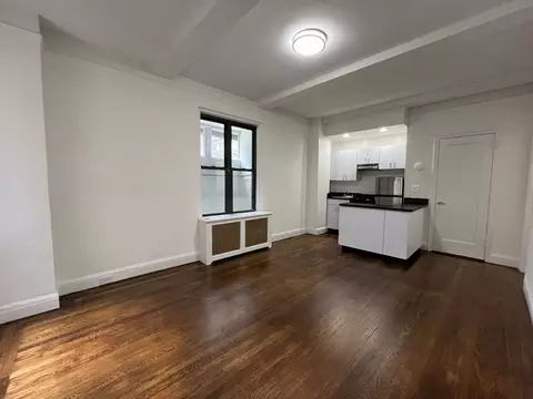 140 E 46th St #3D, New York, NY 10017