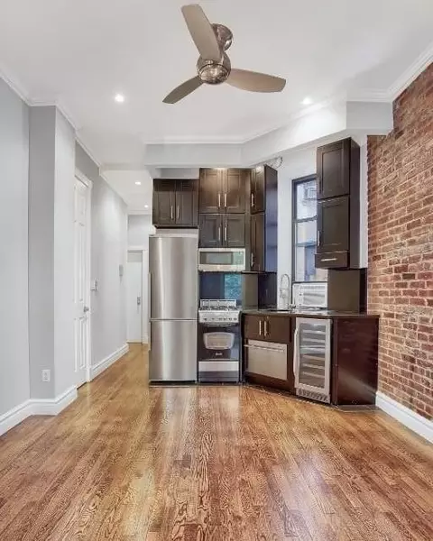 246 Mott St #5, New York, NY 10012