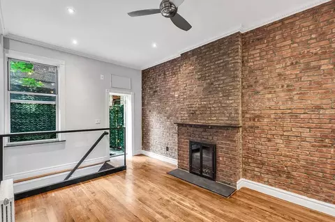 562 Hudson St #2, New York, NY 10014