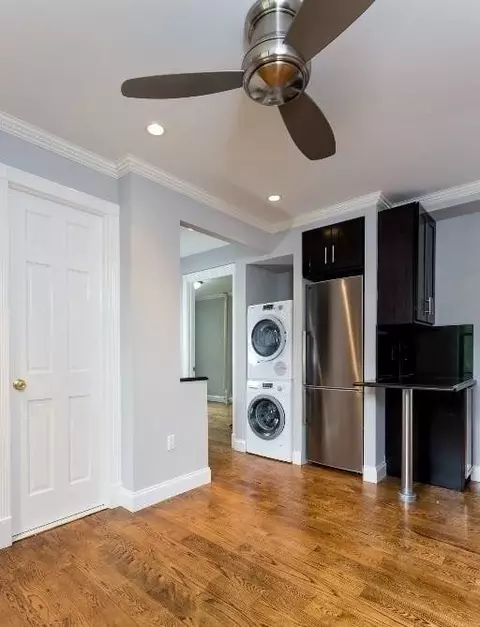 396 E 10th St #6, New York, NY 10009