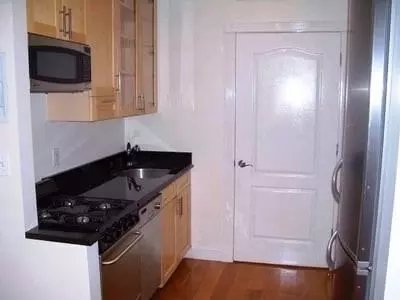 279 E 10th St #4, New York, NY 10009