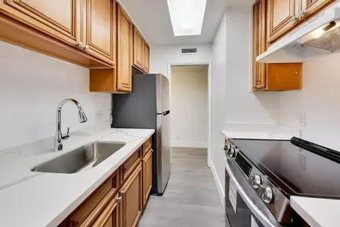 319 Poplar Ave #05, Redwood City, CA 94061