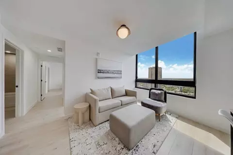 41 NW 2nd St #1542245P, Miami, FL 33128