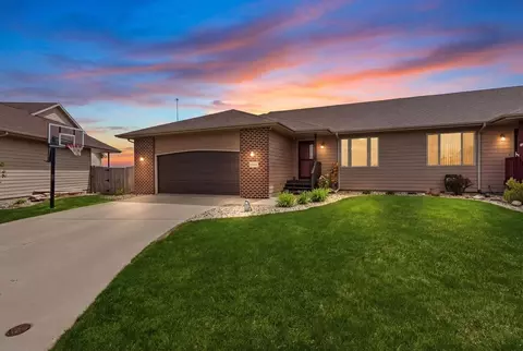 5904 S Mandy Cir #A, Sioux Falls, SD 57106