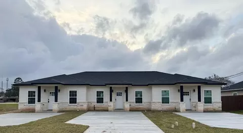136 Ellis Ln #C, West Columbia, TX 77486