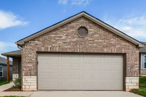 10052 Blackjack Rd, Yukon, OK 73099