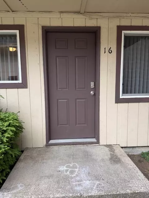 13746 SE Powell Blvd #16, Portland, OR 97236
