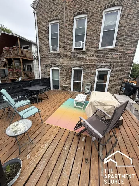 2215 W Wellington Ave #1R, Chicago, IL 60618