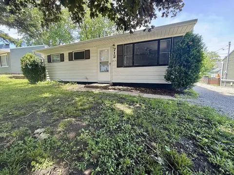712 Maxwell St, Waterloo, IA 50701