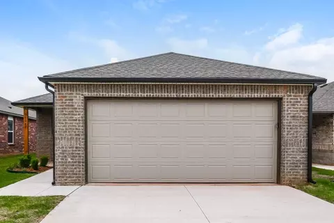 10049 Appaloosa Ln, Yukon, OK 73099