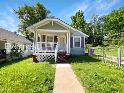 3017 E 51st St, Kansas City, MO 64130