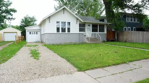 217 7th Ave NE, Minot, ND 58703