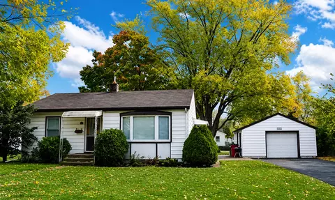 8229 Nicollet Ave S, Bloomington, MN 55420