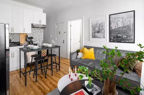 310 W 53rd St #1359073P, New York, NY 10019