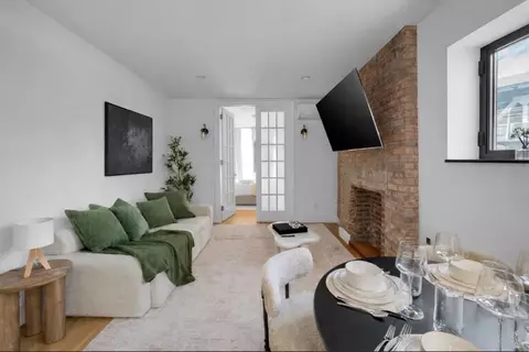 92 E Broadway #1563980P, New York, NY 10002