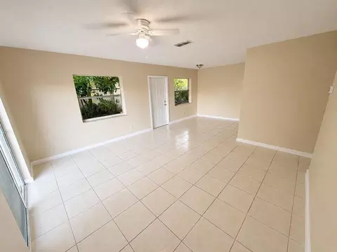 4151 NW 30th Ter #4, Lauderdale Lakes, FL 33309