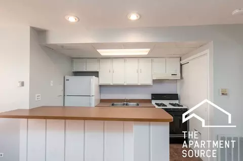 663 W Melrose St #2B, Chicago, IL 60657