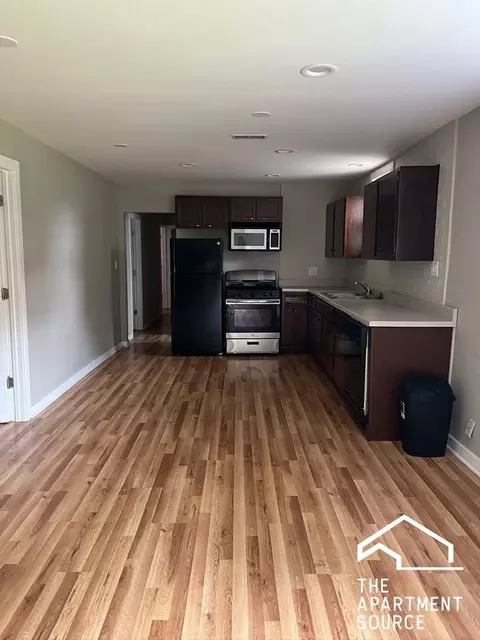 1037 W Polk St #1R, Chicago, IL 60607