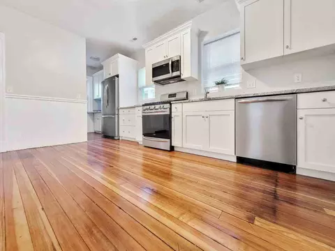 126 London St #1, Boston, MA 02128
