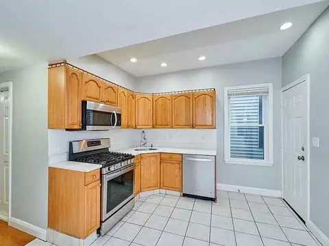 5 Transit St #1, Boston, MA 02127