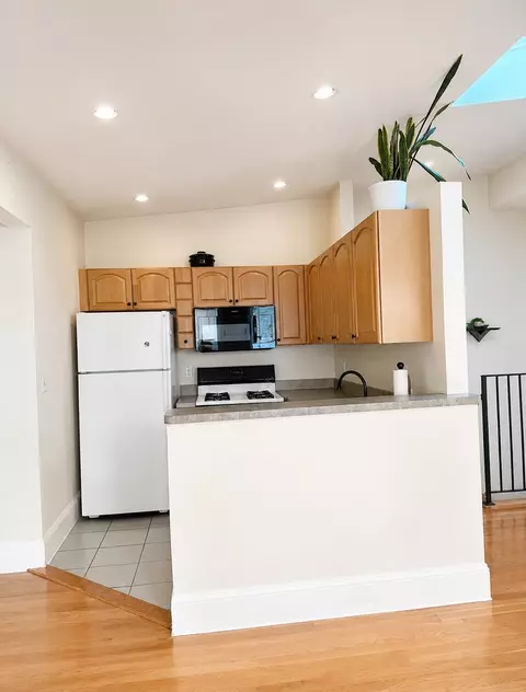 4 Humboldt Pl #6-1, Boston, MA 02127